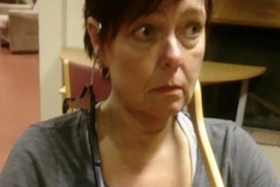 En kvinne med lang flette