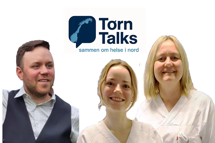 En gruppe mennesker som smiler