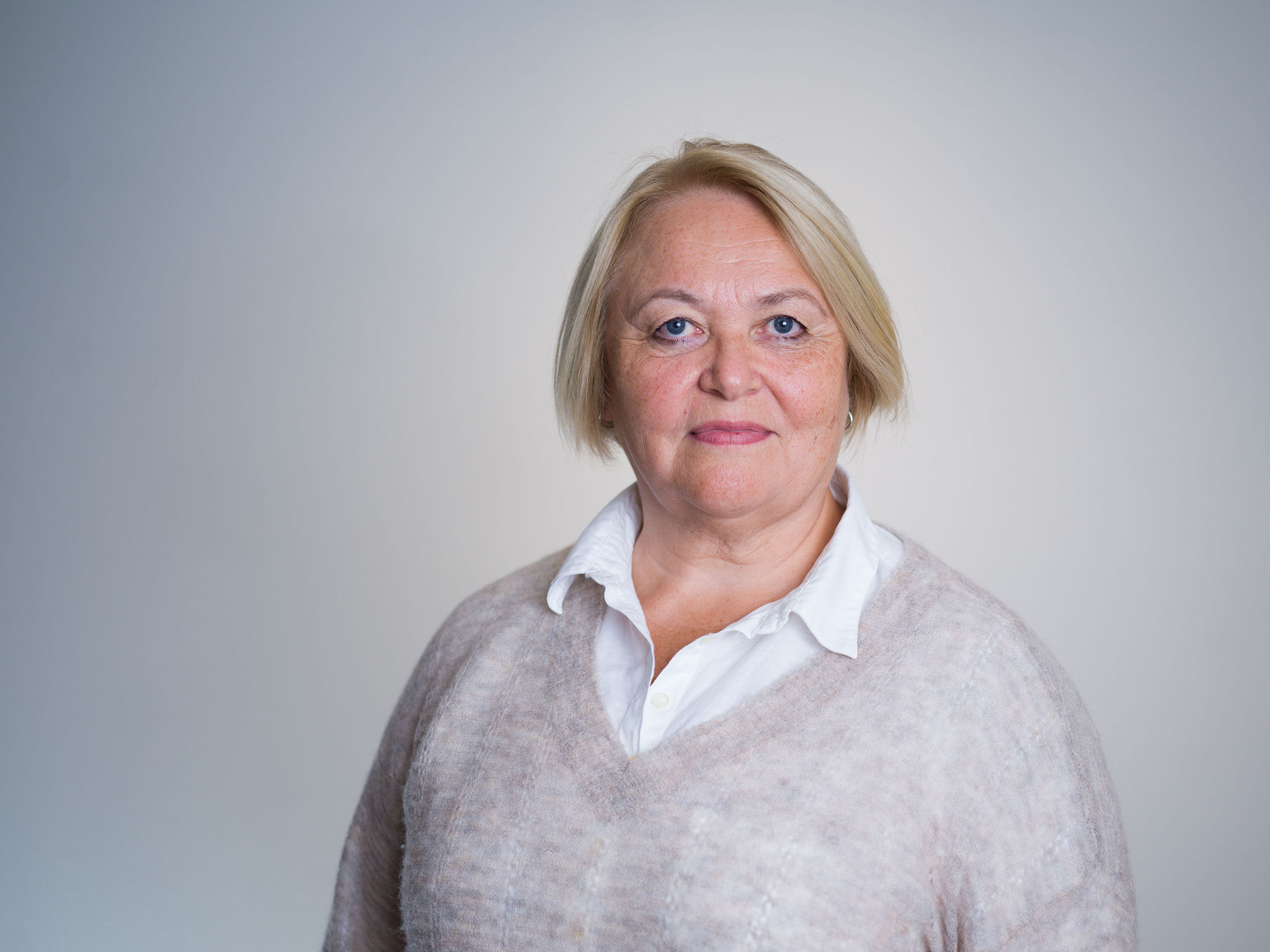 En kvinne med blondt hår