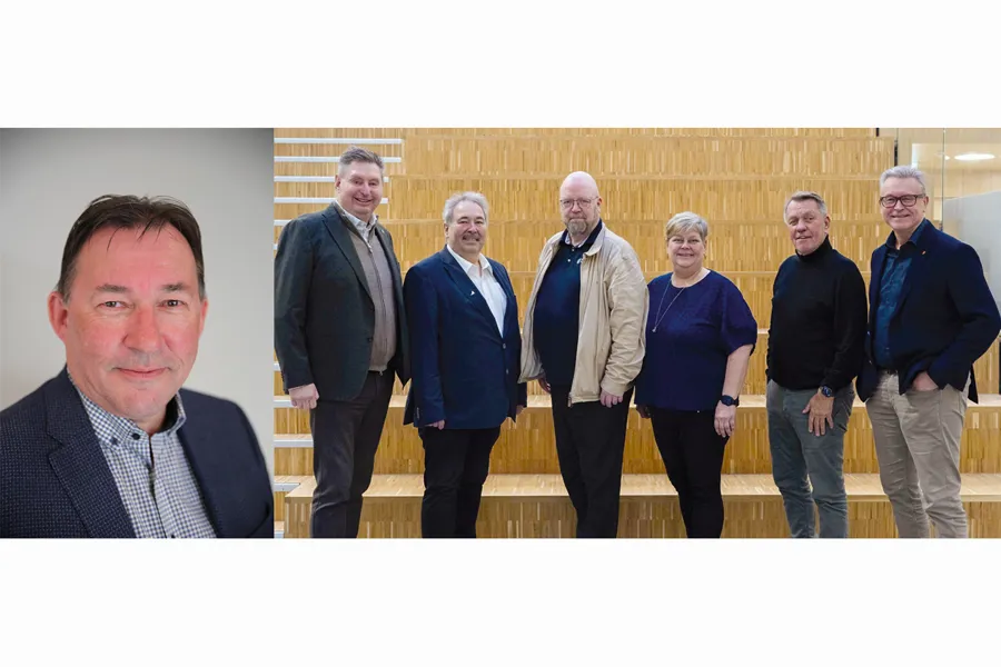 En gruppe mennesker som poserer for et bilde