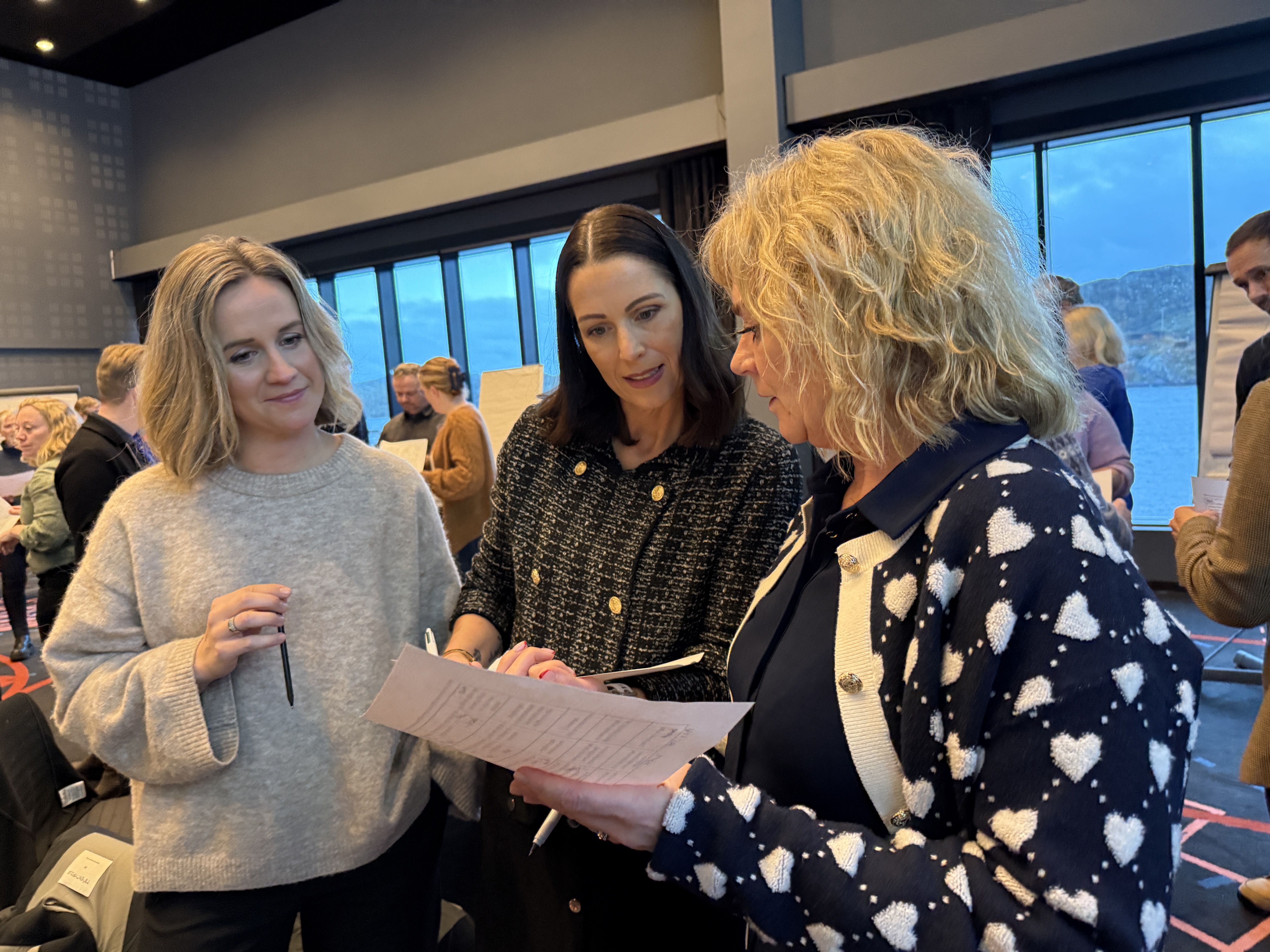 To som snakker sammen på læringsnettverket i Bodø