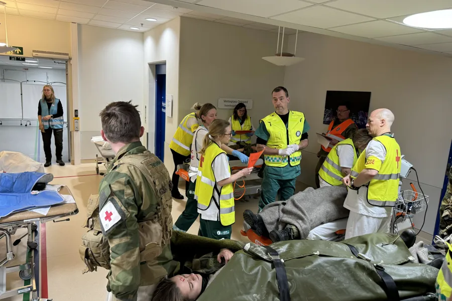 En gruppe mennesker i et rom