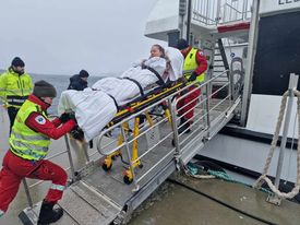 En gruppe mennesker på en båt