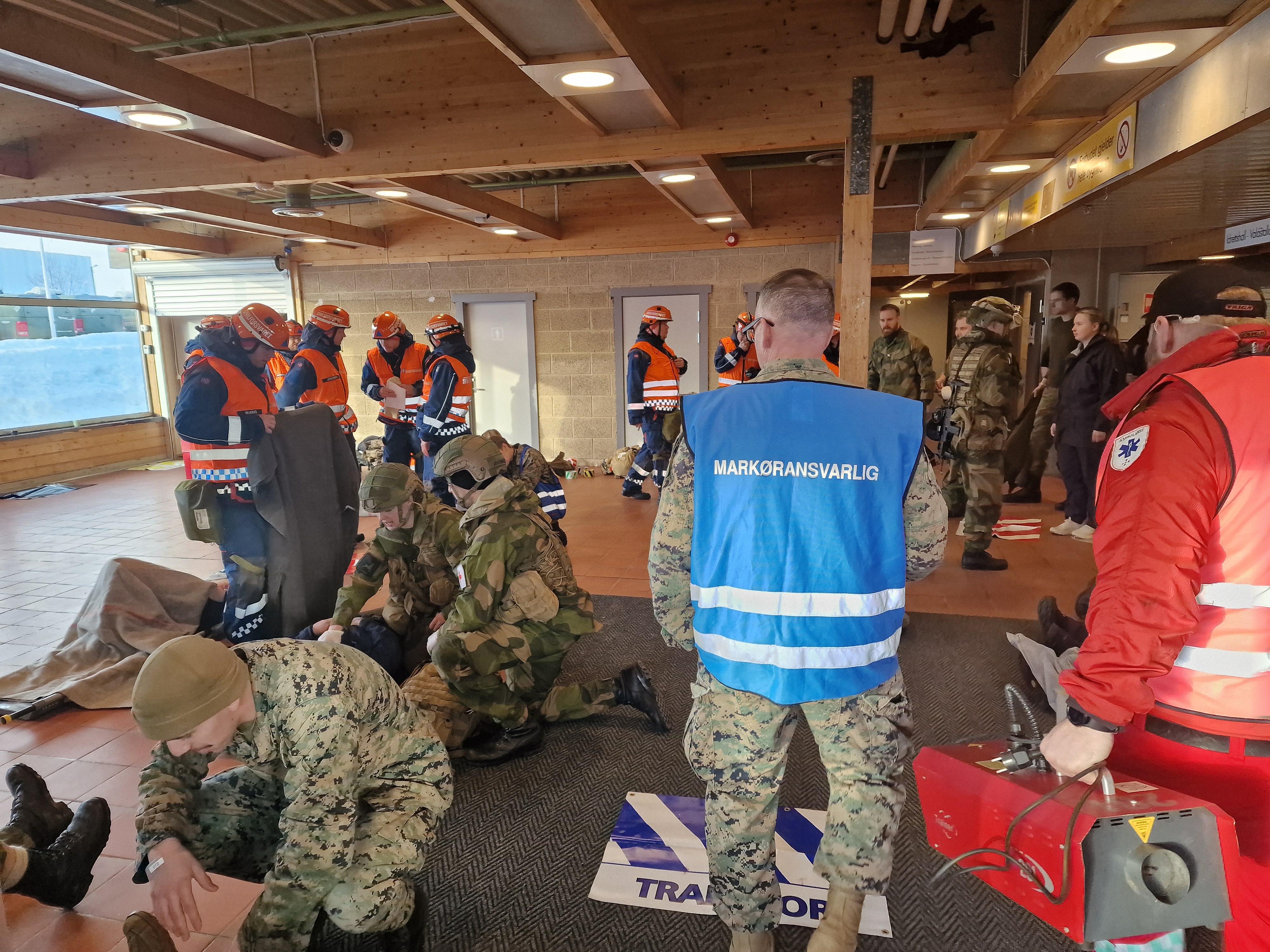 Leger og pasienter i aksjon under masseskadeøvelse på UNN