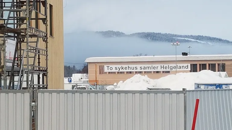 Banner med "To sykehus forener Helgeland"