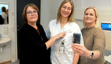 En gruppe kvinner som poserer for et bilde