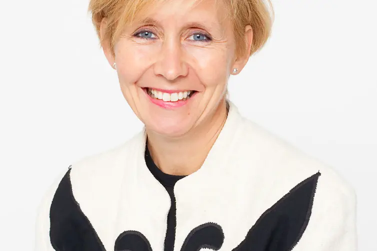 En person som smiler for kameraet