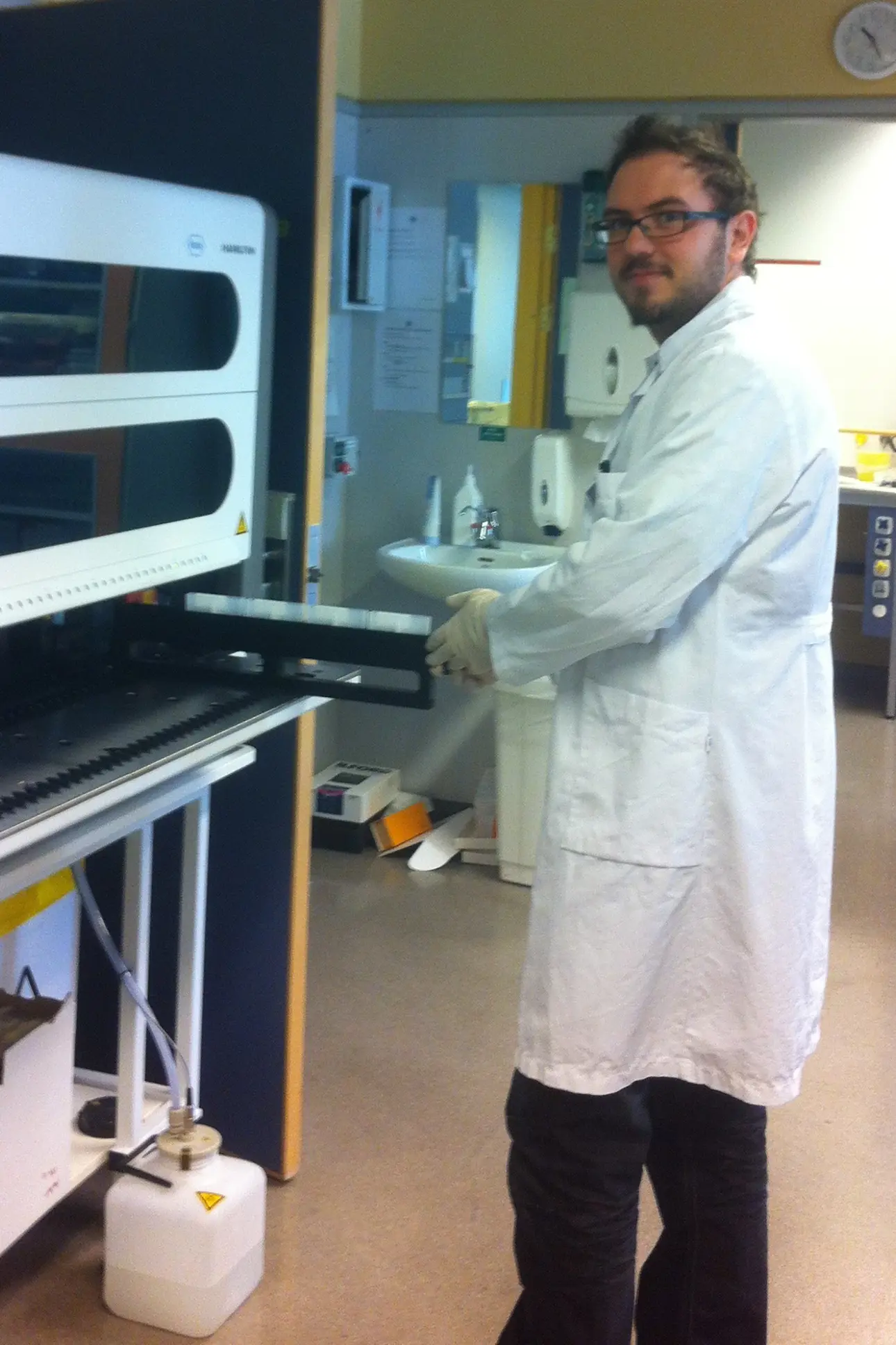 En person i en sykehusseng;