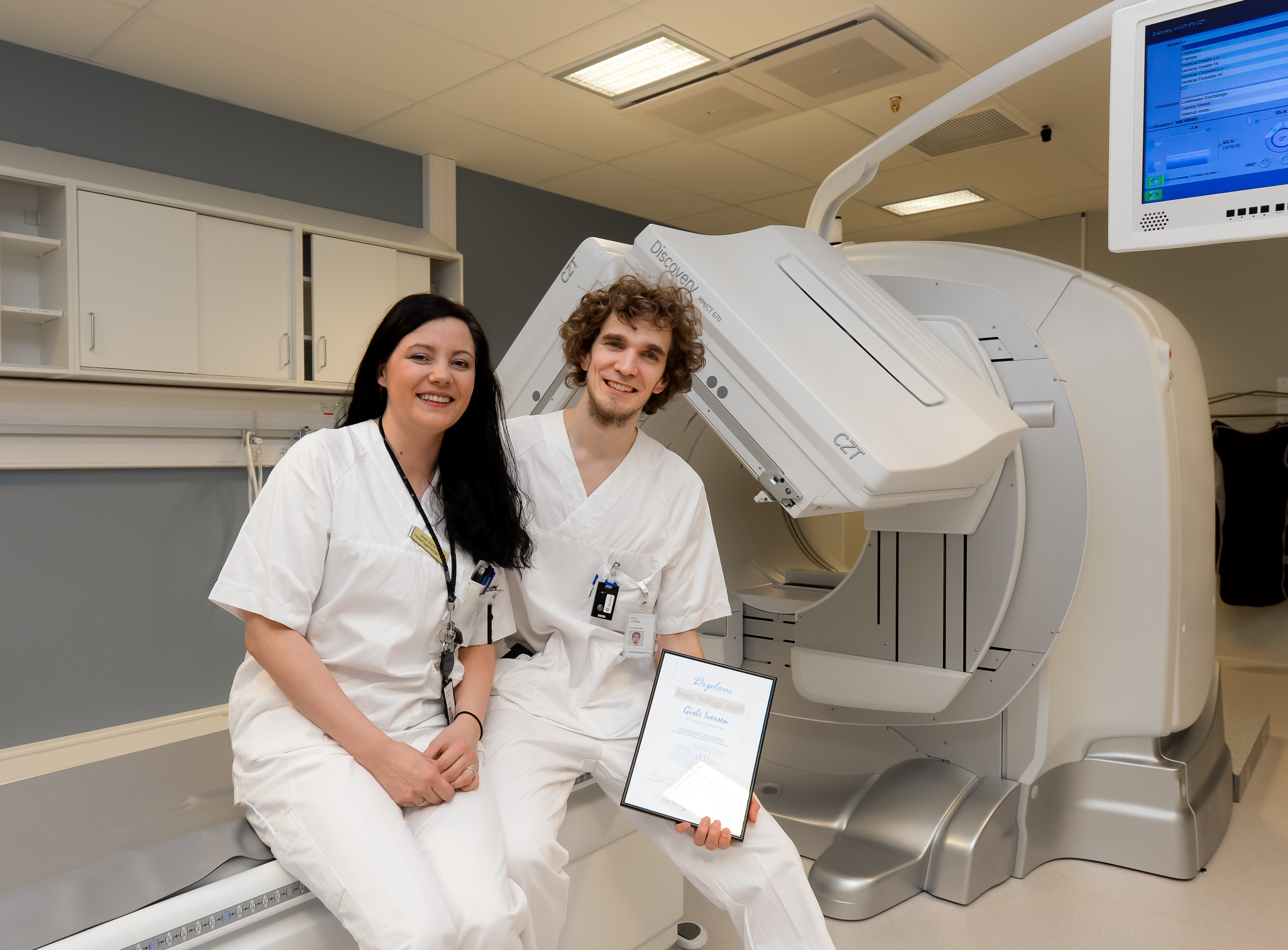 GODE KOLLEGER: Gunn Karin Skoglund nominerte kollega Gisle Iversen (31) til utmerkelsen Årets kollega 2018