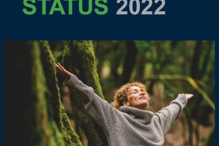 Rapport, forside, kvinne, utendørs, skog