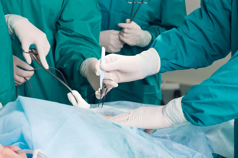 Kirurger i operasjon