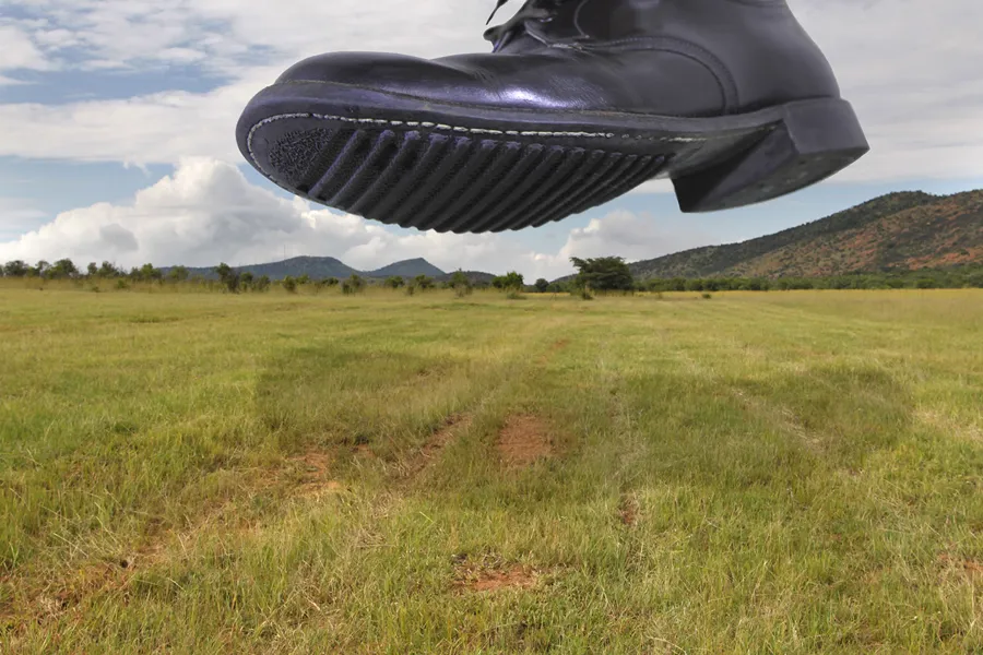 Et svart rør i luften