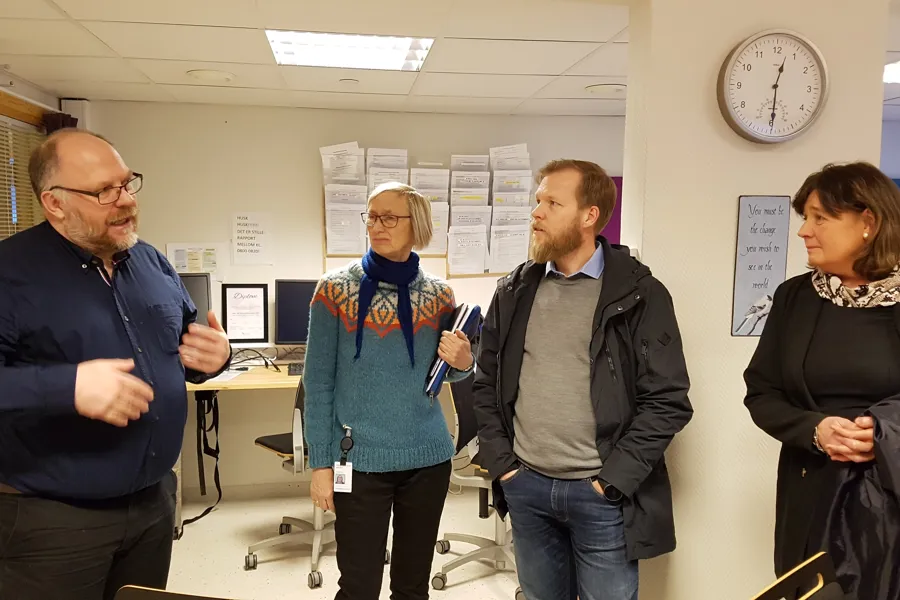 Enhetsleder avrusing Nils Vollstad, klinikksjef Tordis Høifødt, avdelingsleder rusavdelinga Ruben Sletteng og Cecilie Daae.