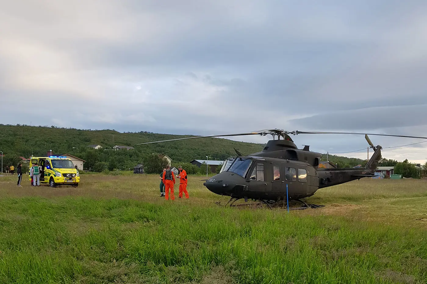 Forsvarets Bell-helikopter på ambulanseoppdrag i Finland