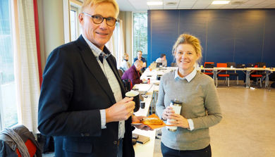 Helge Torgersen og prosjektleder Liz Tandberg fra Deloitte.