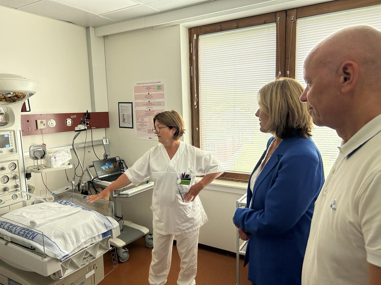 En gruppe mennesker på et sykehus