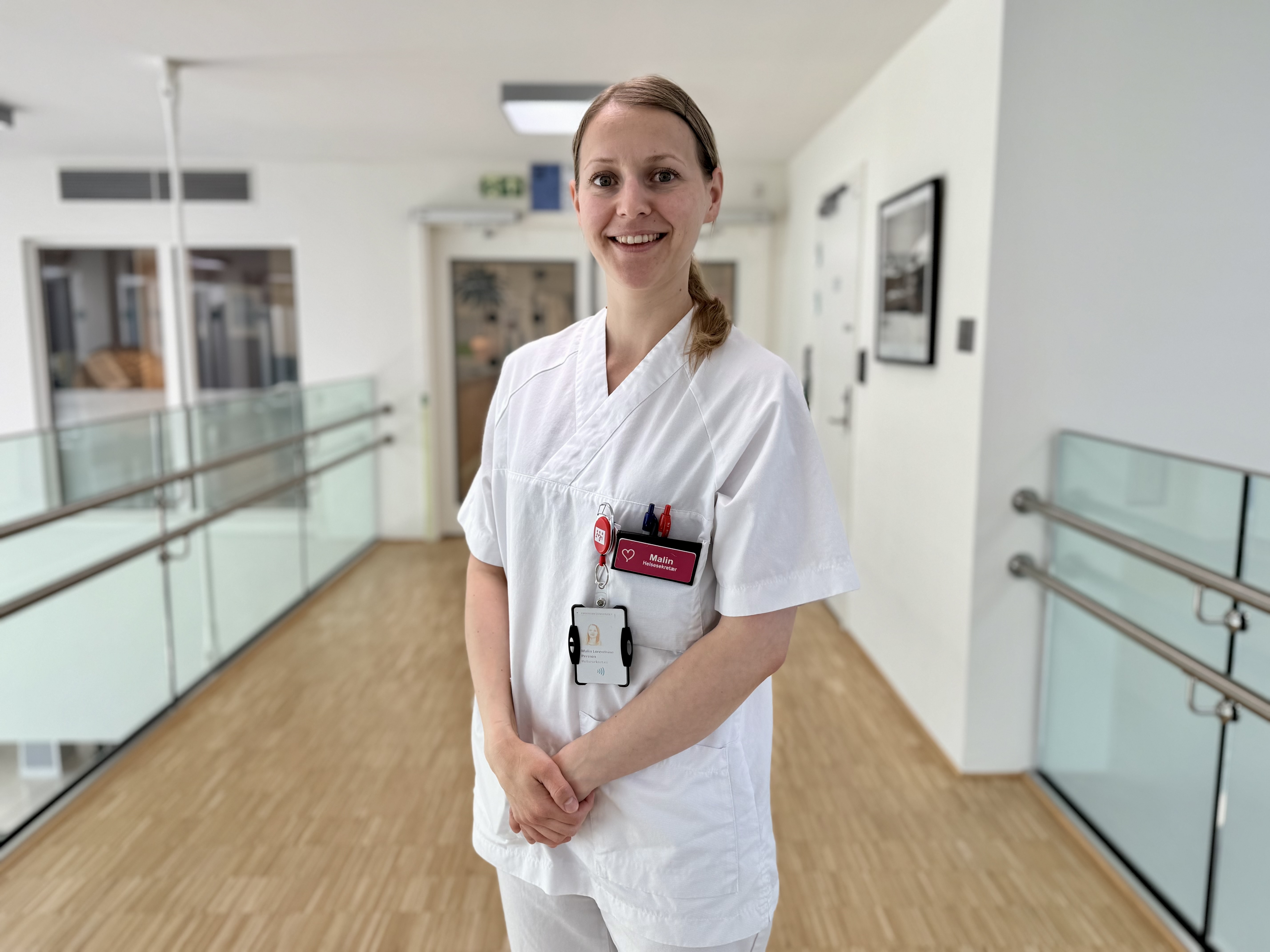 En person med hvitt forkle
