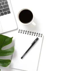 En penn og en kopp kaffe