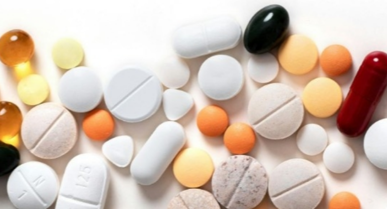 Et nærbilde av piller