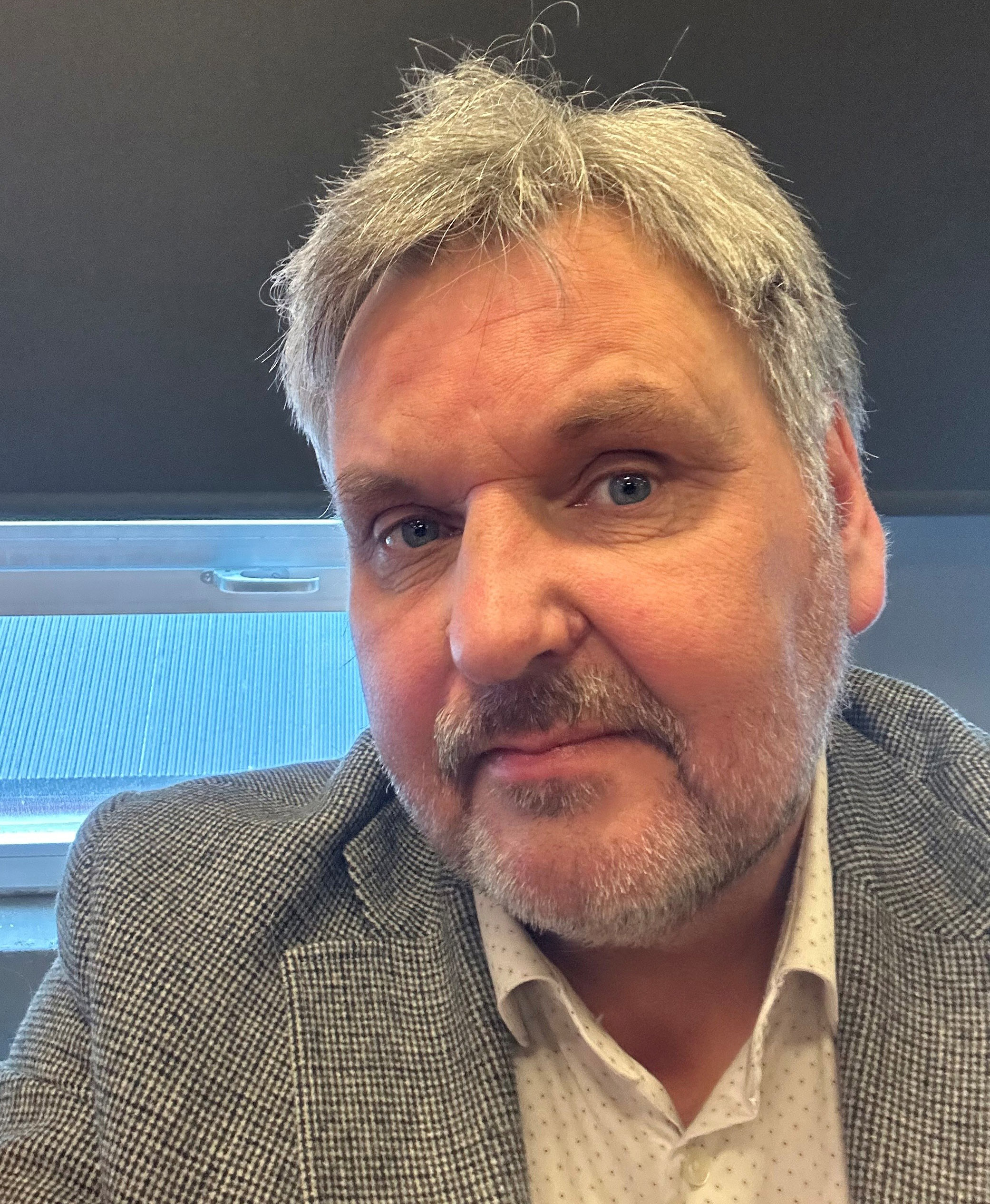En mann med skjegg