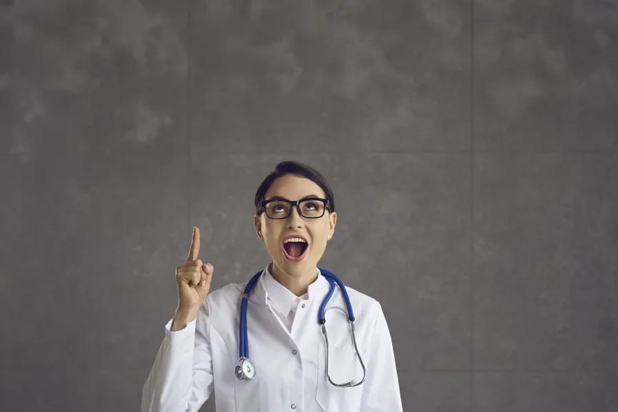 Lege får god ide (illustrasjonsbilde fra Colourbox)