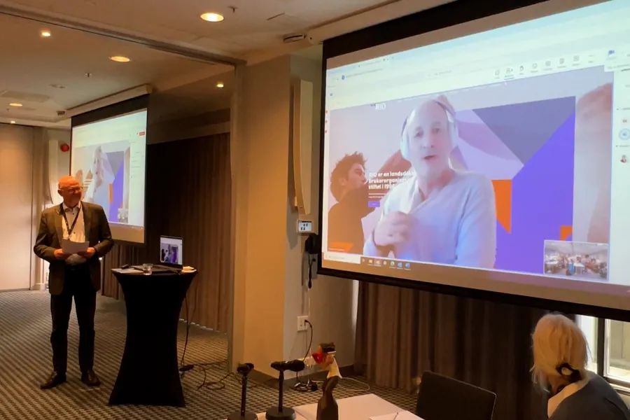 En person som holder en presentasjon