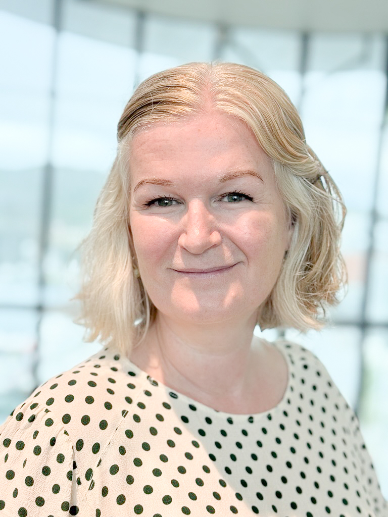 En kvinne med blondt hår