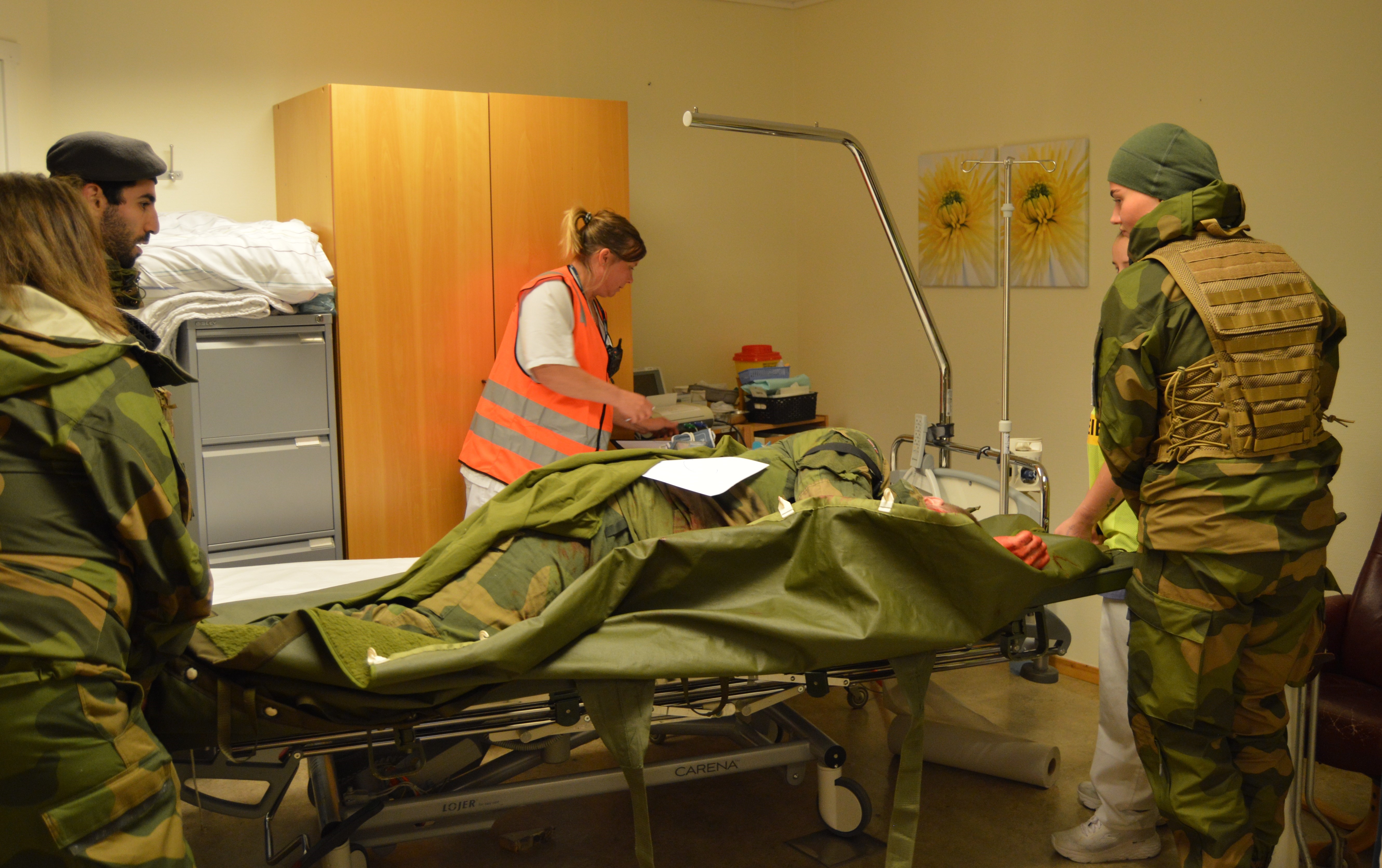 En gruppe mennesker på et sykehus