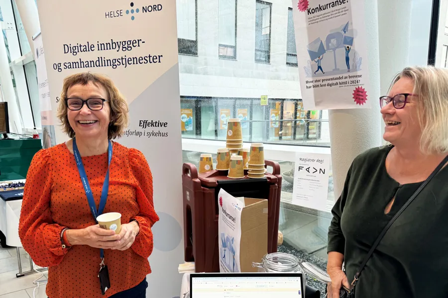 Tove Sørensen og Linda Sollund i Helse Nord på stand på Nordlandssykehuset