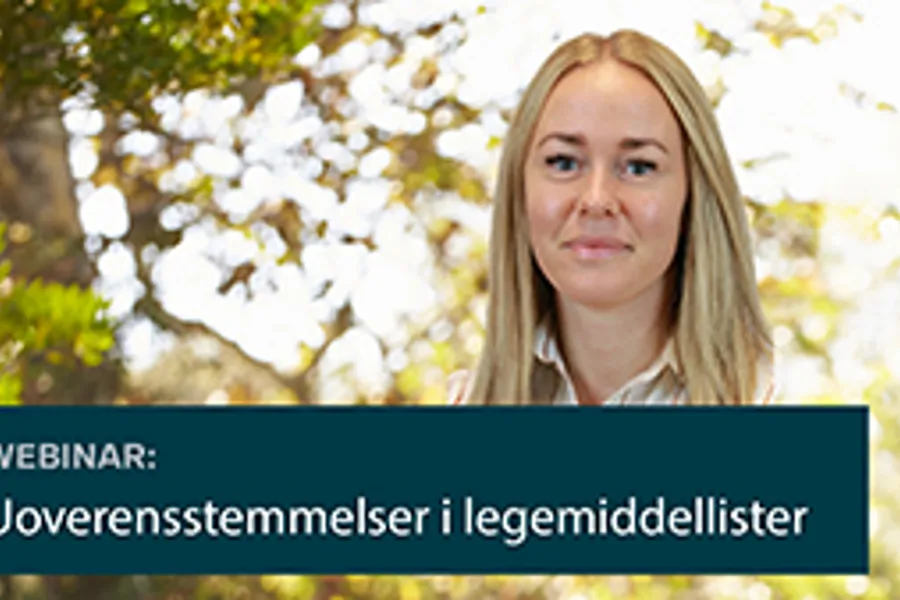 En kvinne som smiler til kameraet