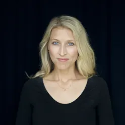 Kvinne med lyst hår