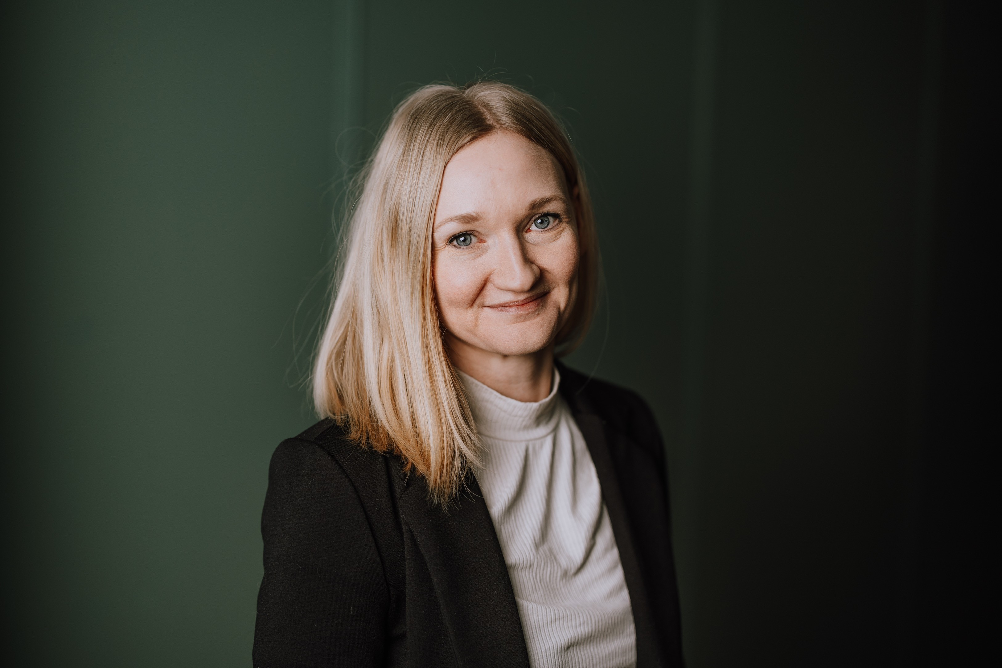 En person med blondt hår