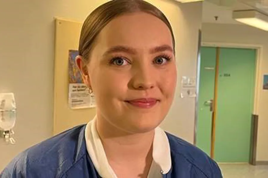 En person som tar en selfie