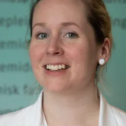 Kvinne med lyst hår