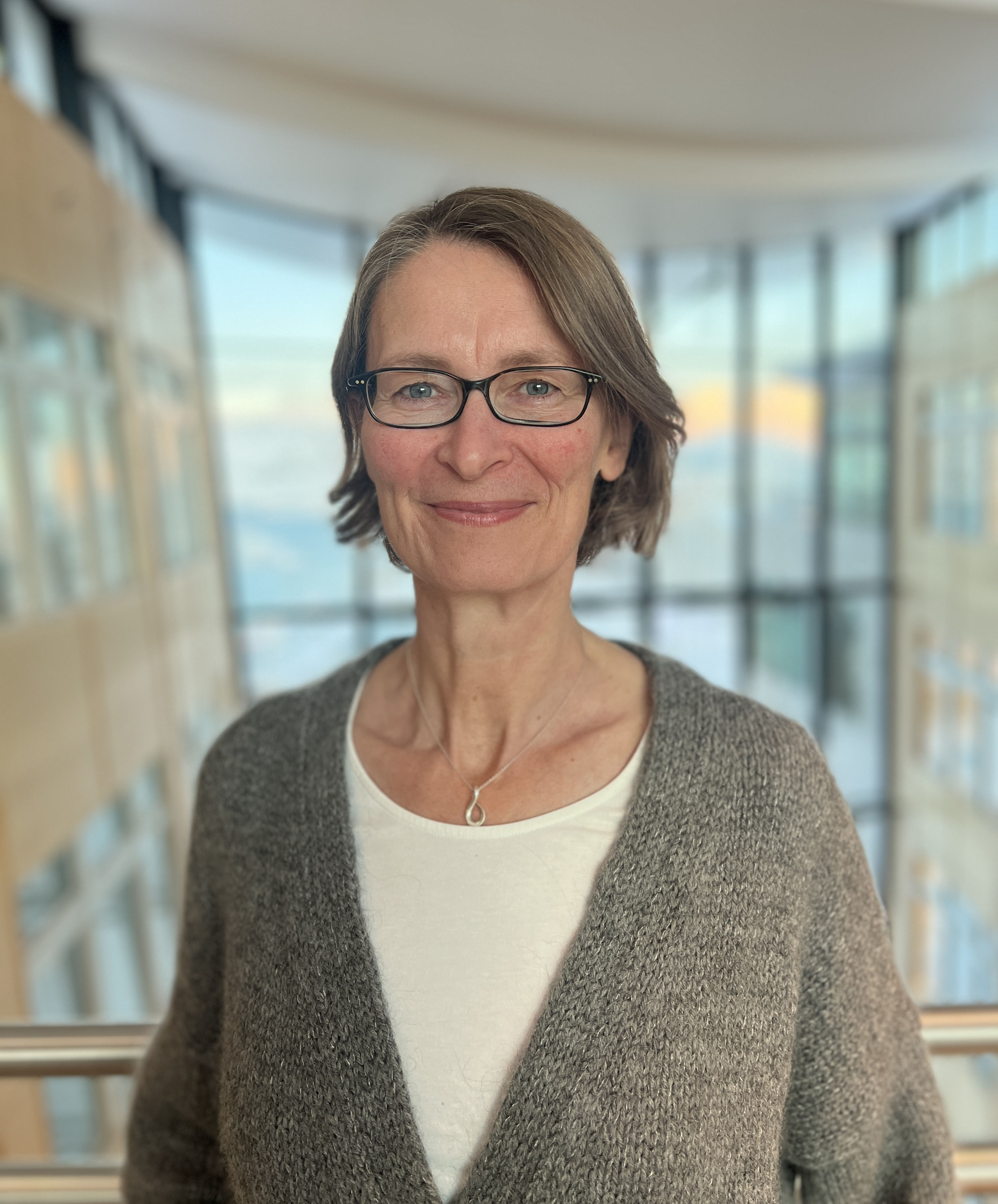 En person med briller