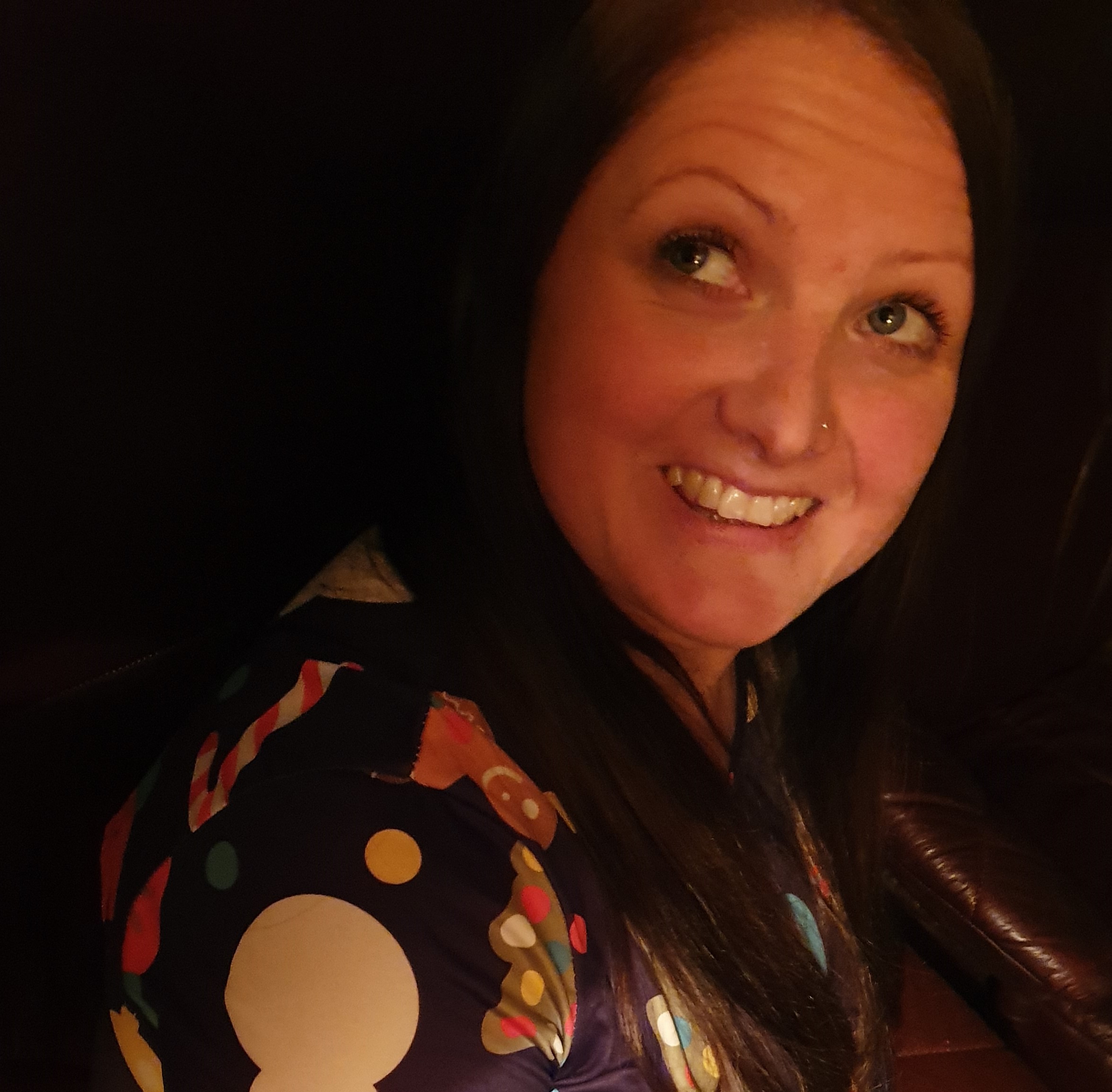 En kvinne som smiler