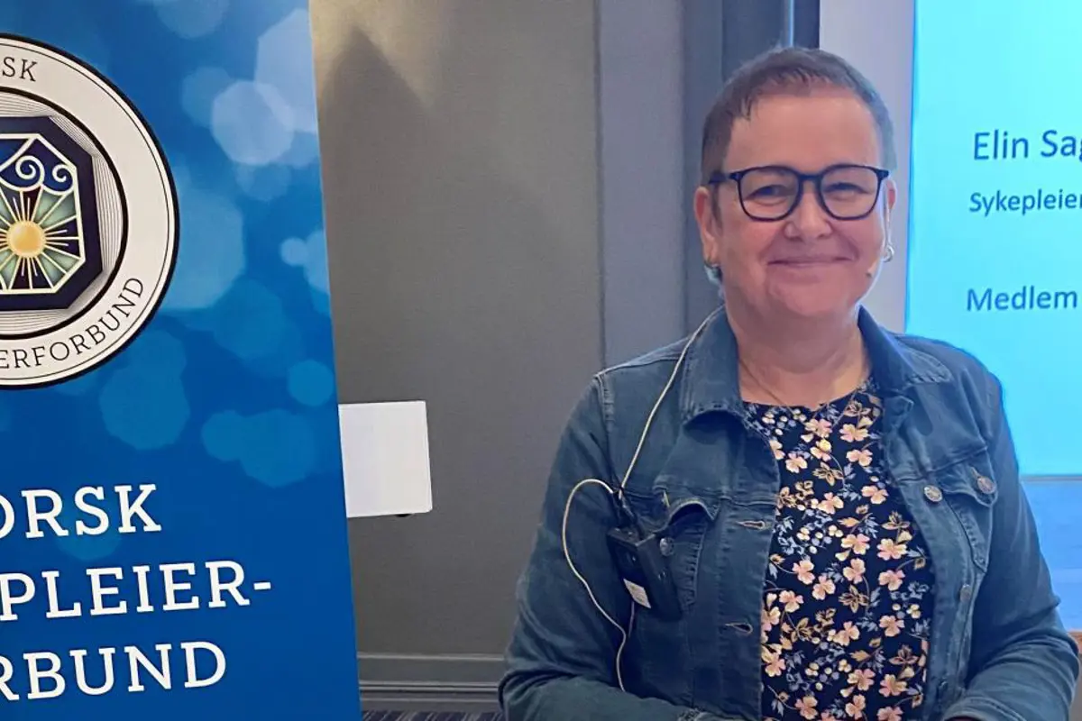 En person som bruker briller