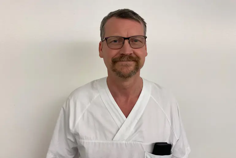 En mann med skjegg